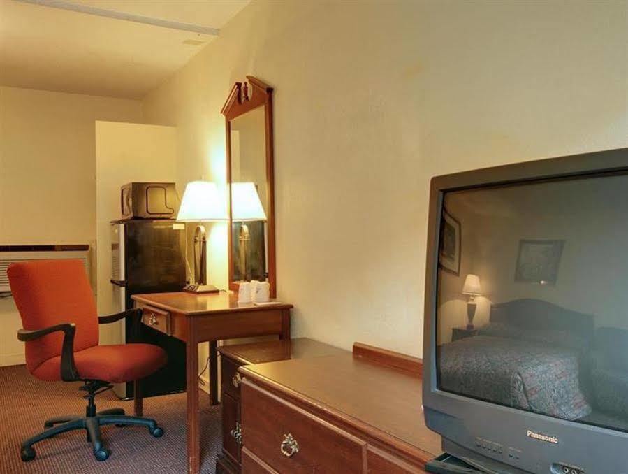 Budget Host Inn Arlington Dış mekan fotoğraf